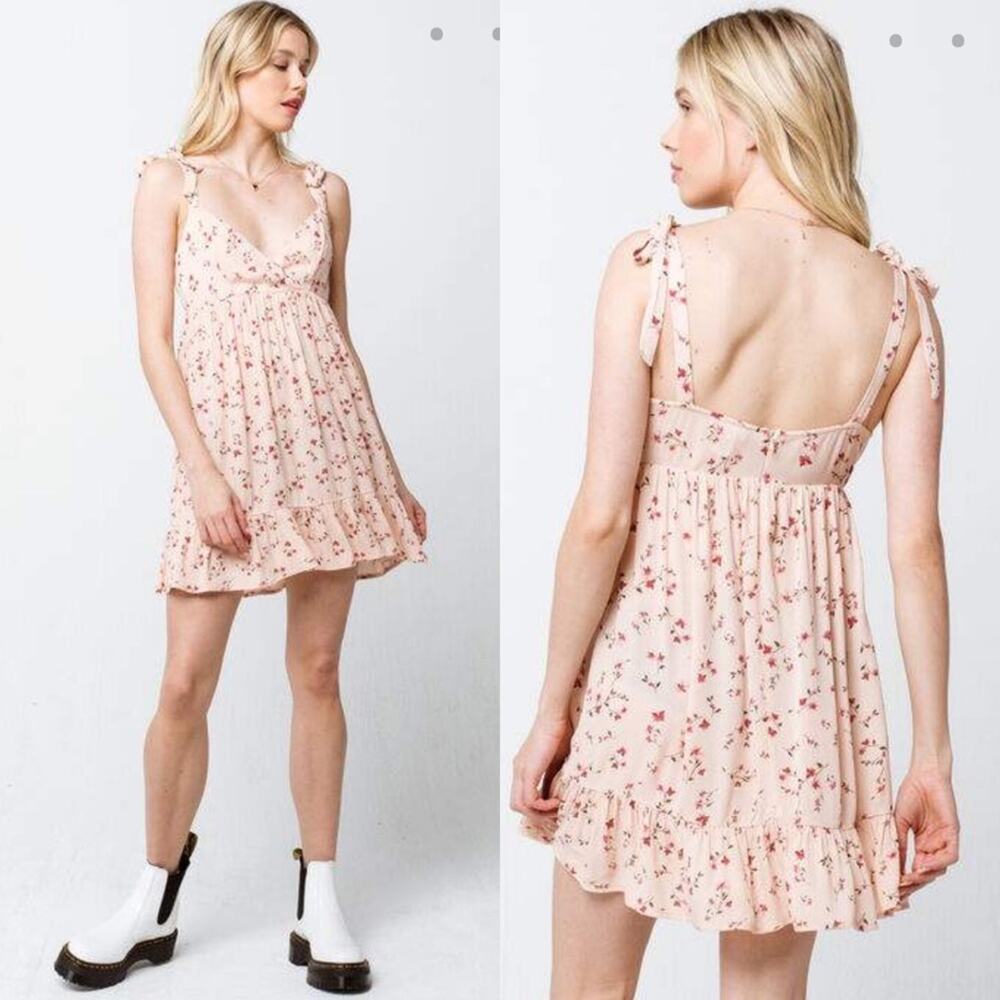 IVY & MAIN • Ditsy Surplice Tiered Floral Tank Dress